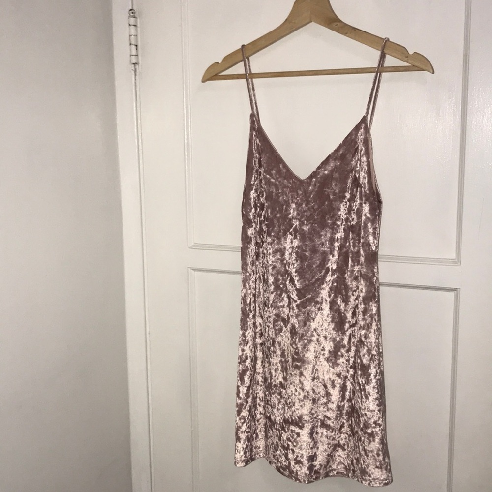 Light pink short velvet dress